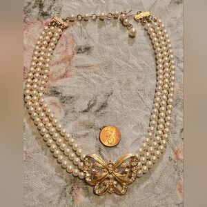 Elegant Gold and Pearl Necklace